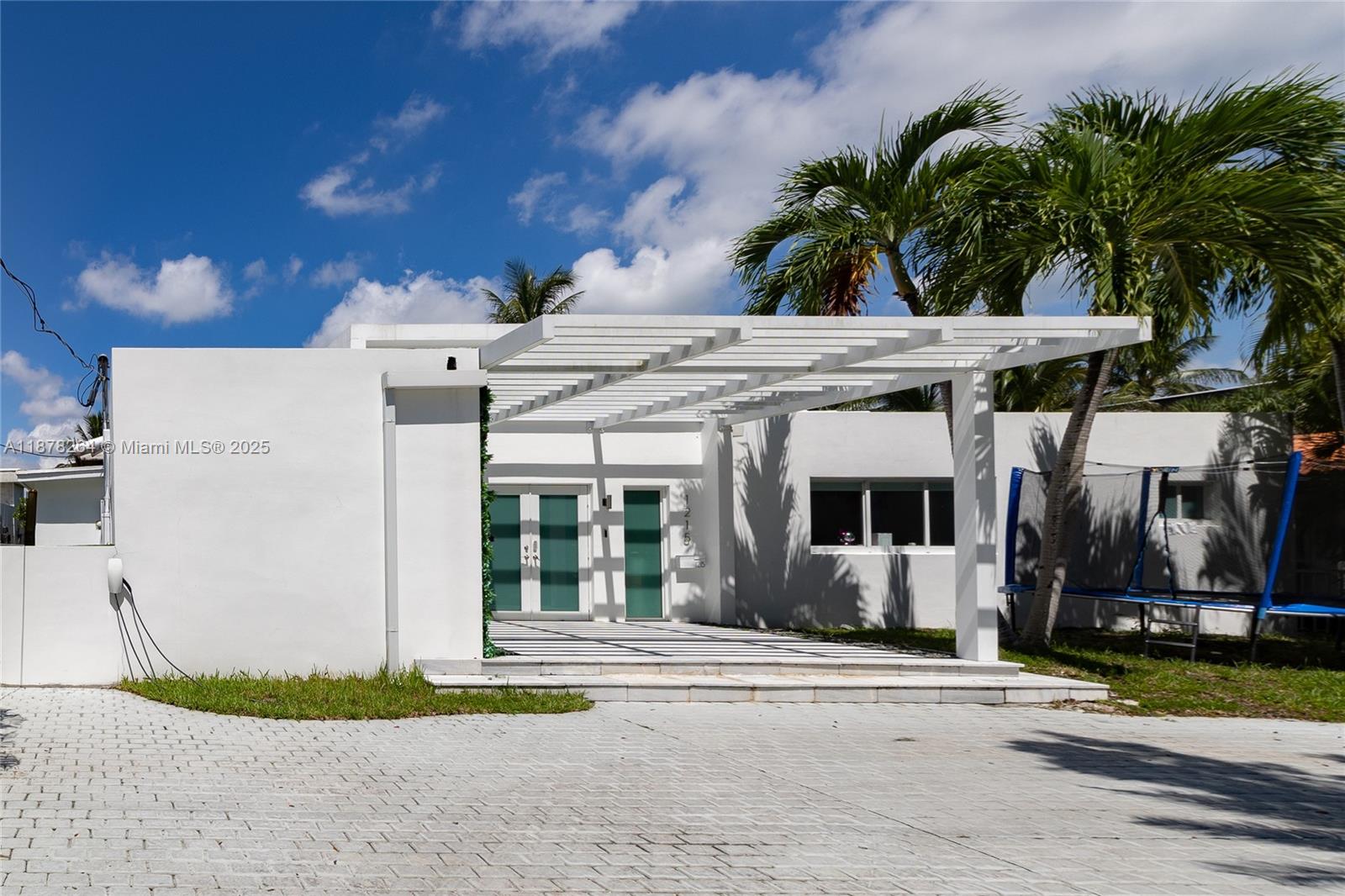 1215 N Biscayne Point Rd, Miami Beach FL 33141