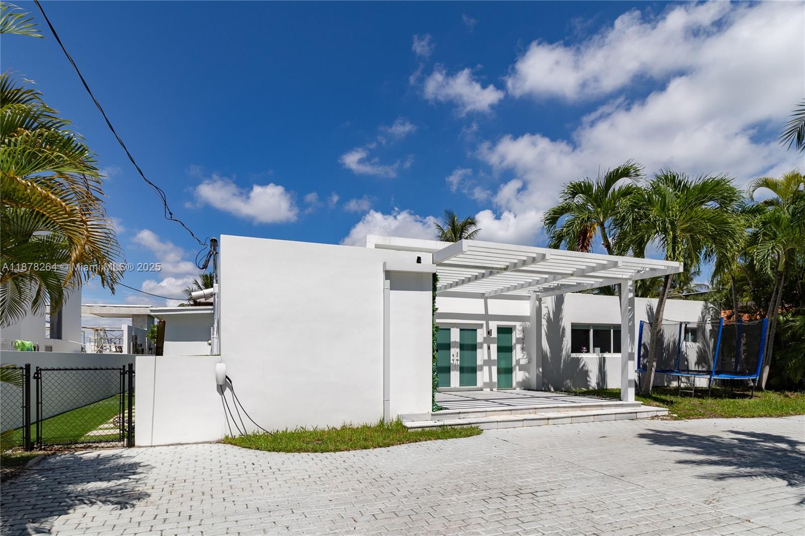 1215 N Biscayne Point Rd, Miami Beach FL 33141
