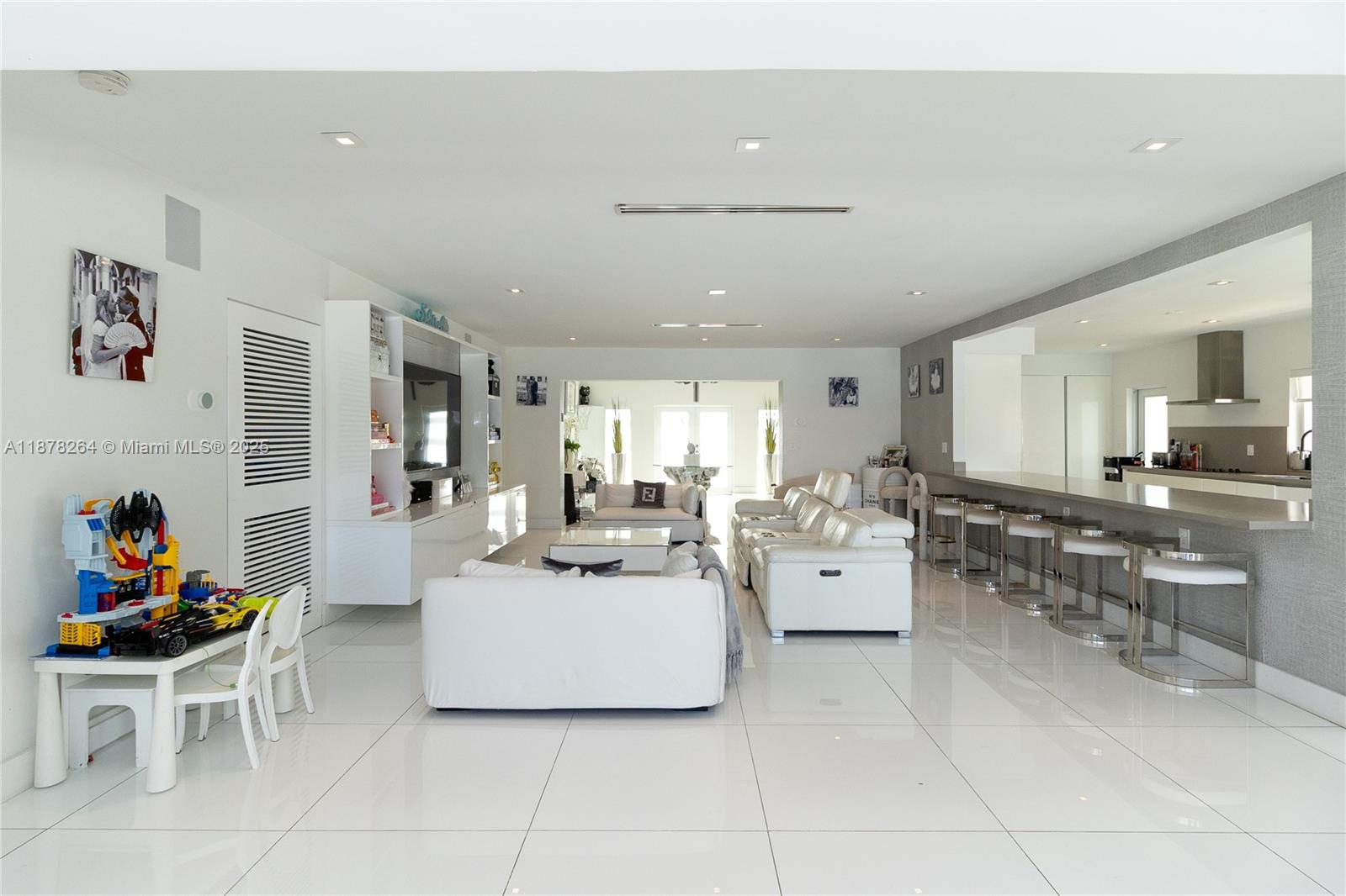 1215 N Biscayne Point Rd, Miami Beach FL 33141