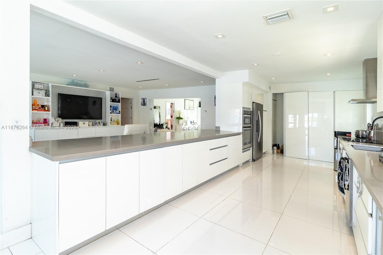 1215 N Biscayne Point Rd, Miami Beach FL 33141