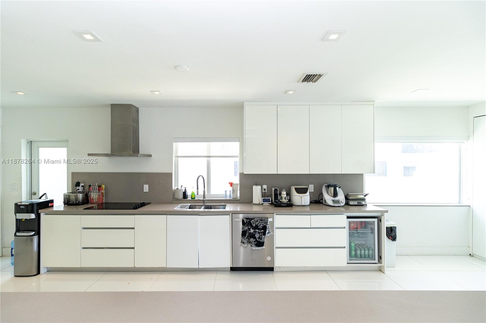 1215 N Biscayne Point Rd, Miami Beach FL 33141