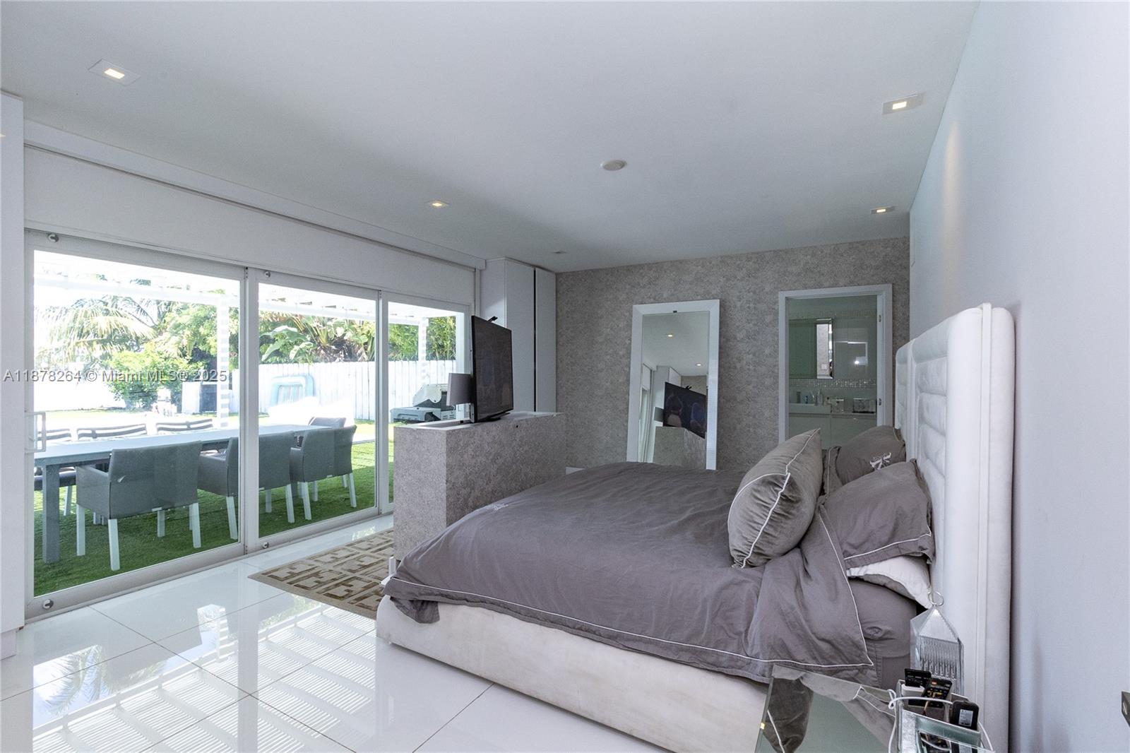 1215 N Biscayne Point Rd, Miami Beach FL 33141