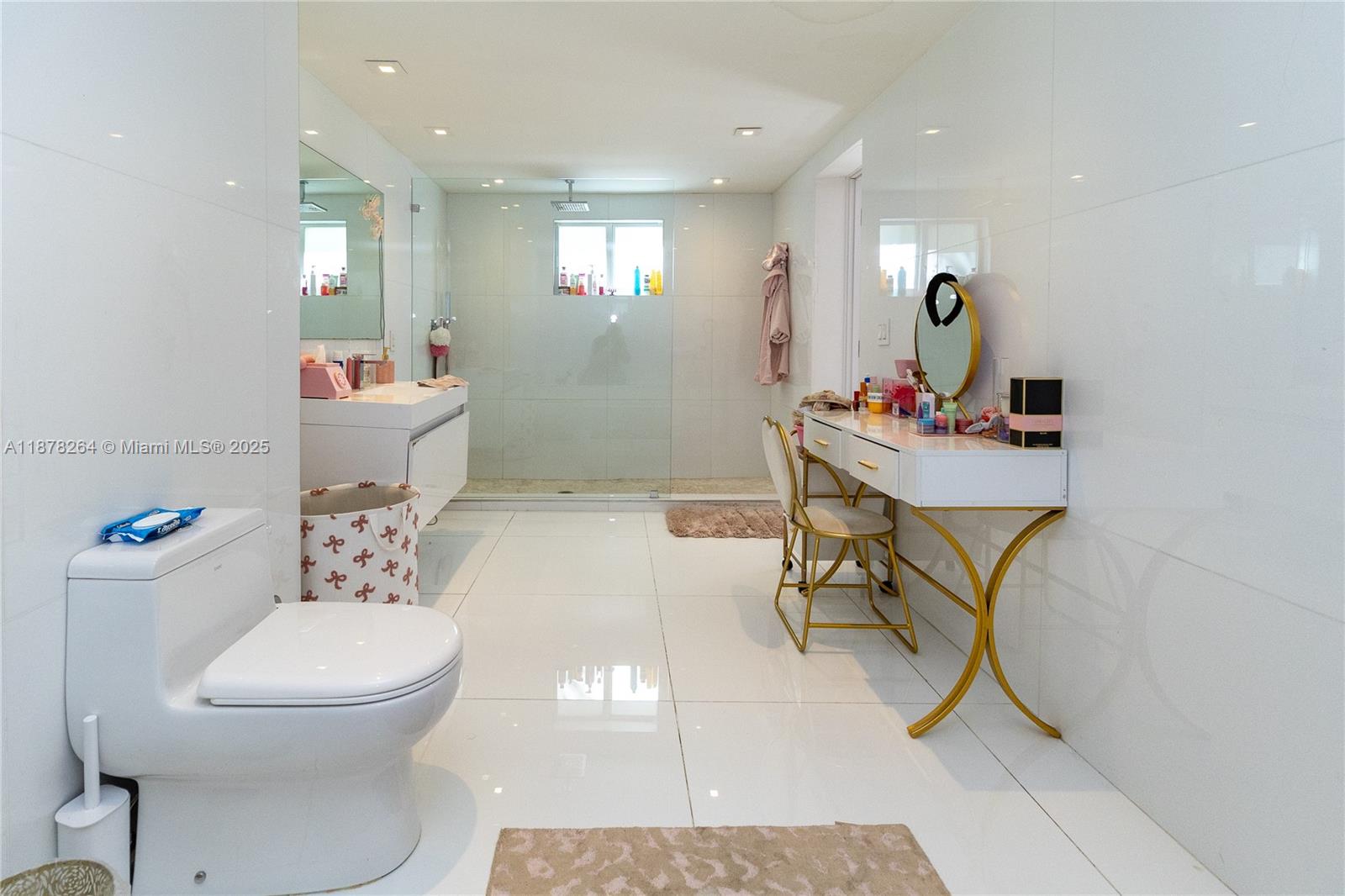 1215 N Biscayne Point Rd, Miami Beach FL 33141
