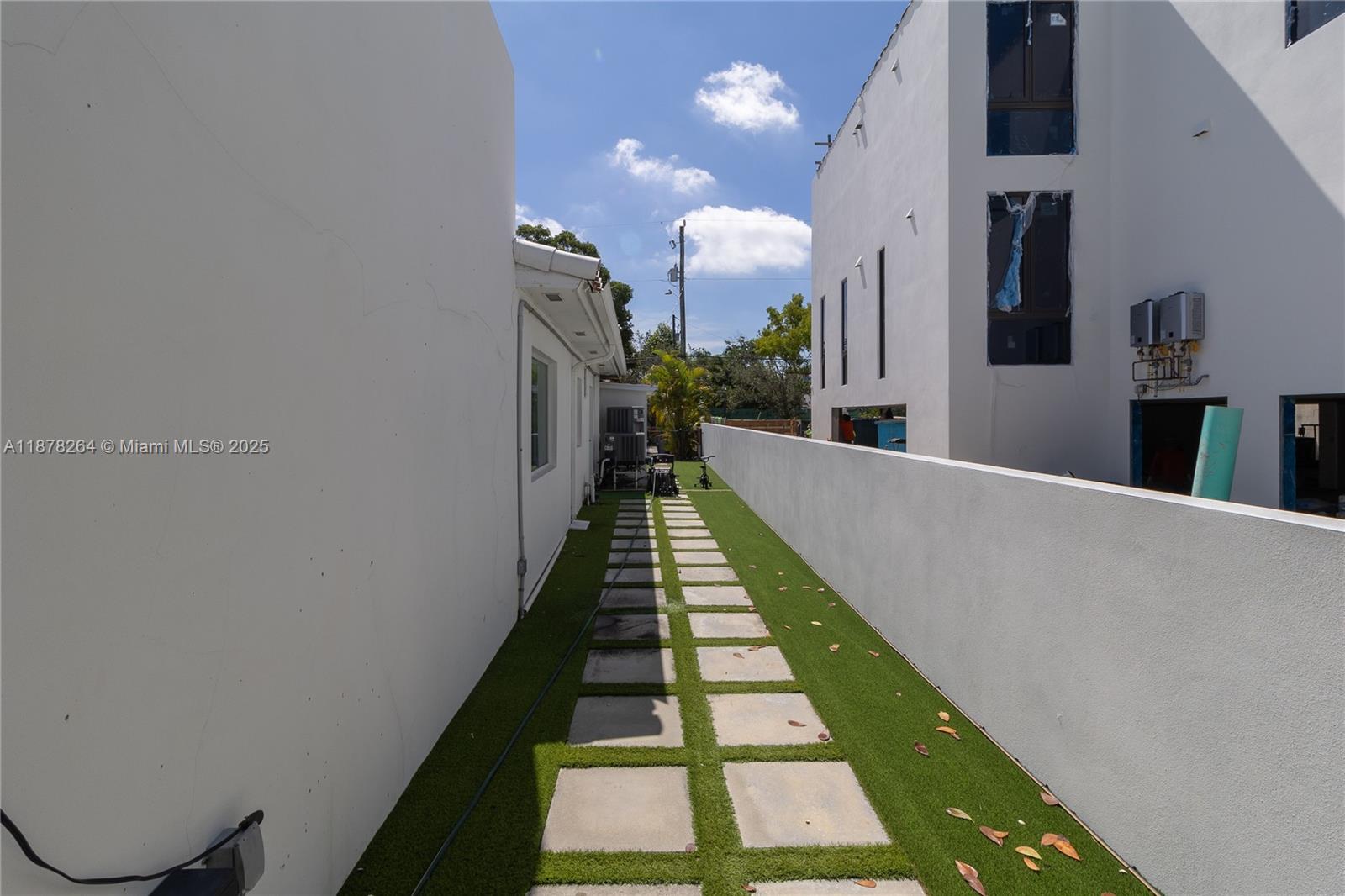 1215 N Biscayne Point Rd, Miami Beach FL 33141