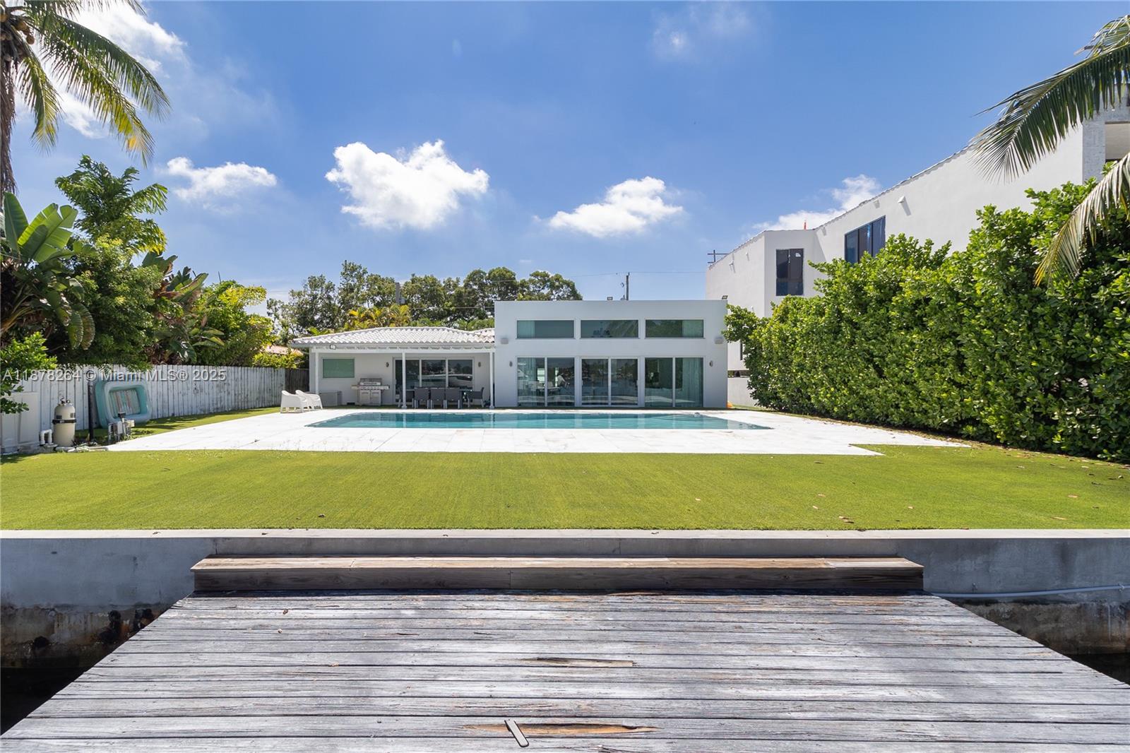 1215 N Biscayne Point Rd, Miami Beach FL 33141
