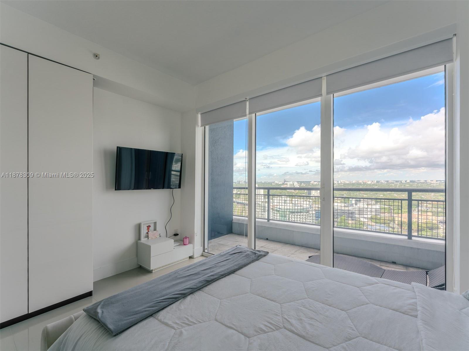 60 SW 13th St #2211, Miami FL 33130