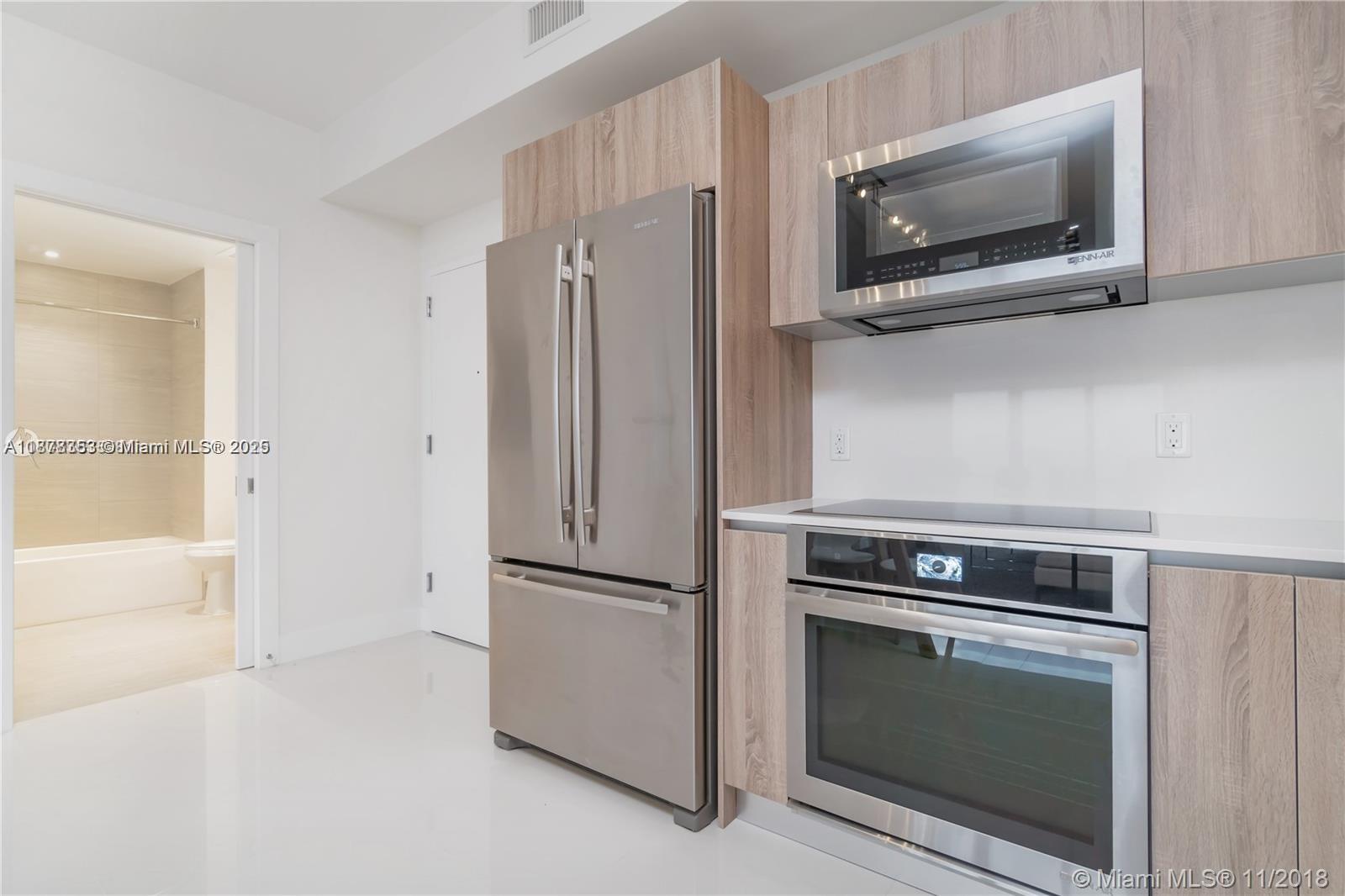 2960 NE 207th St #901+Den, Aventura FL 33180