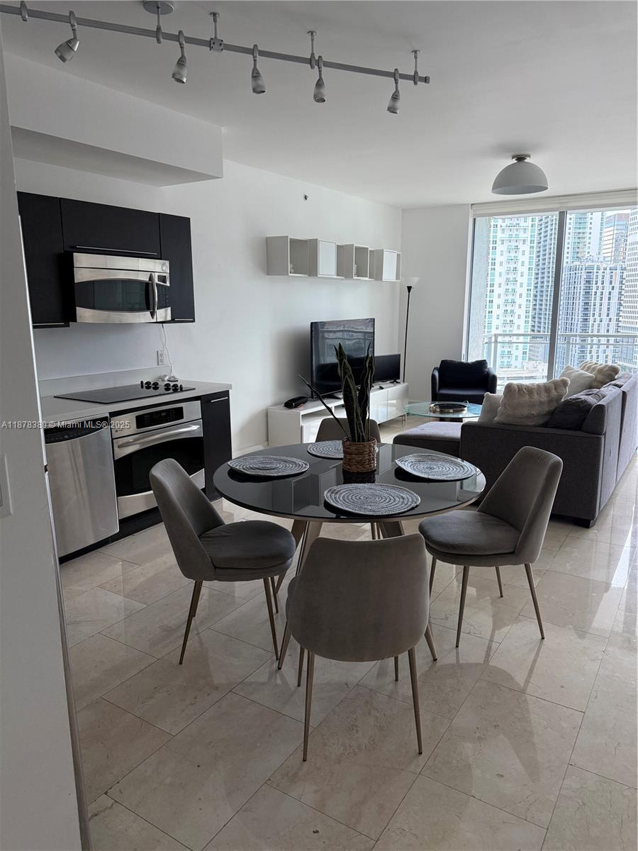 90 SW 3rd St #2103, Miami FL 33130