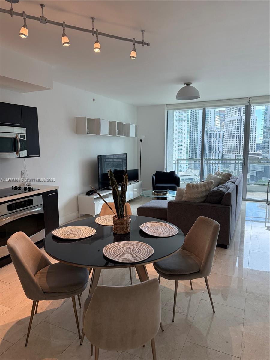 90 SW 3rd St #2103, Miami FL 33130