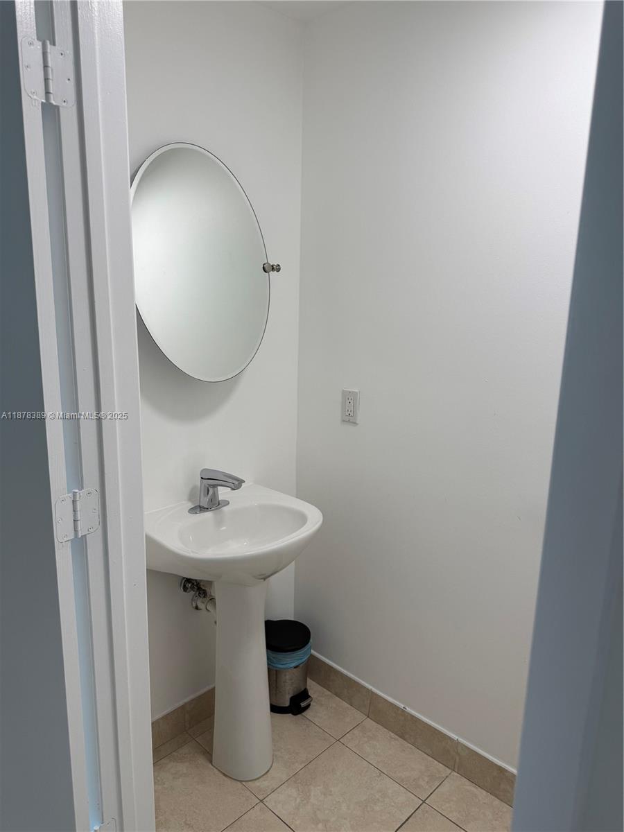 90 SW 3rd St #2103, Miami FL 33130