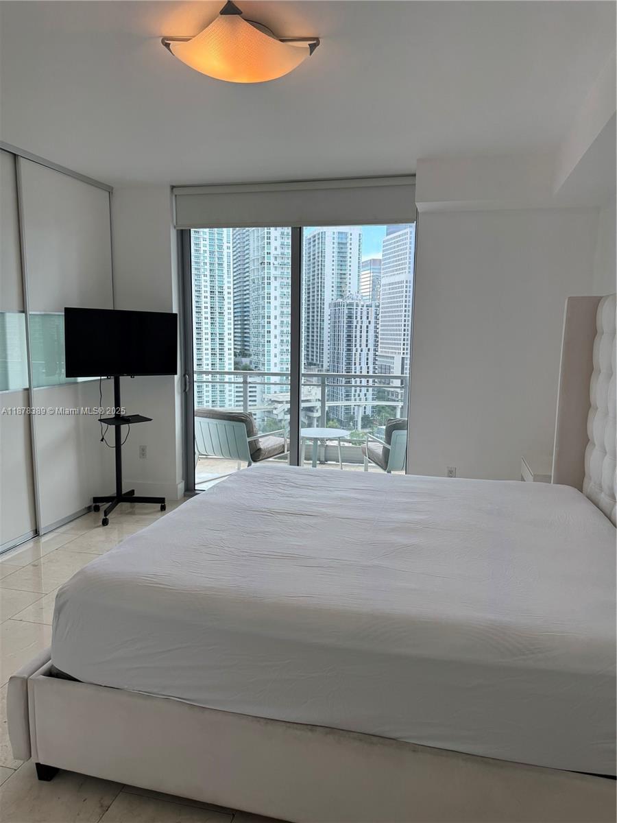 90 SW 3rd St #2103, Miami FL 33130