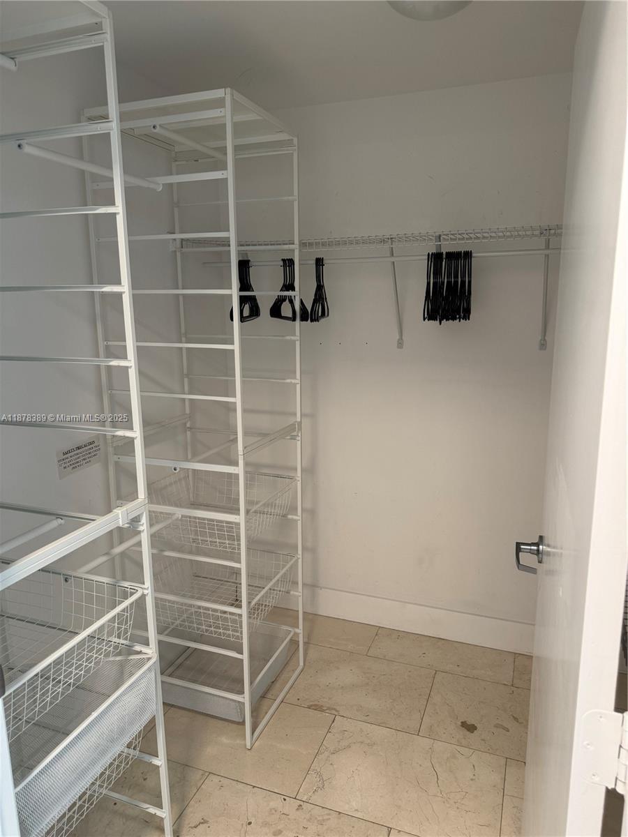 90 SW 3rd St #2103, Miami FL 33130