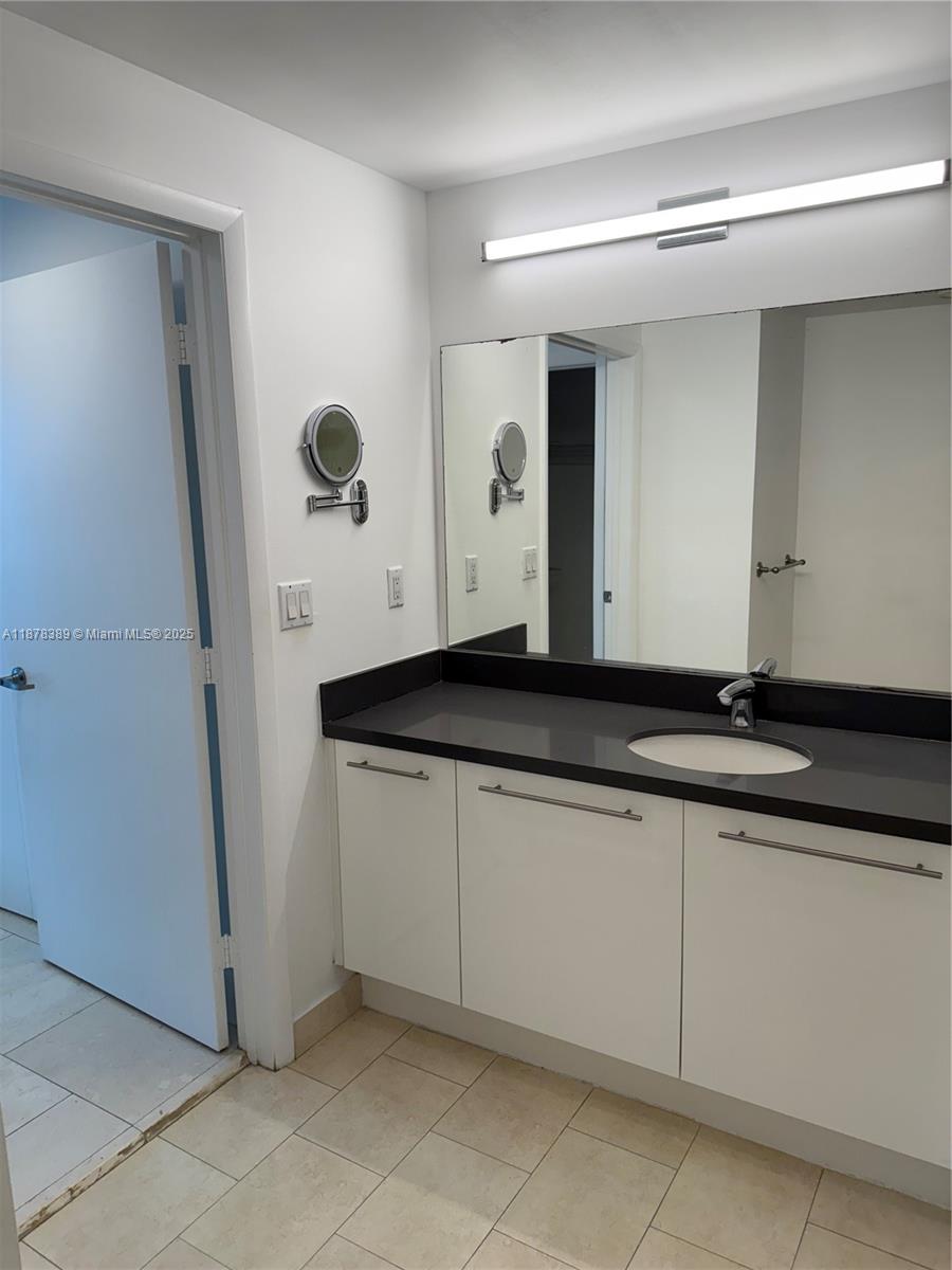 90 SW 3rd St #2103, Miami FL 33130