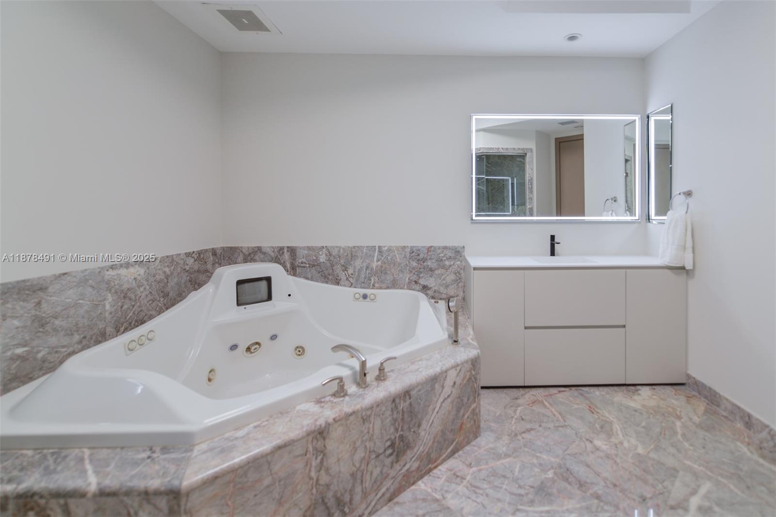 16051 Collins Ave #2102, Sunny Isles Beach FL 33160