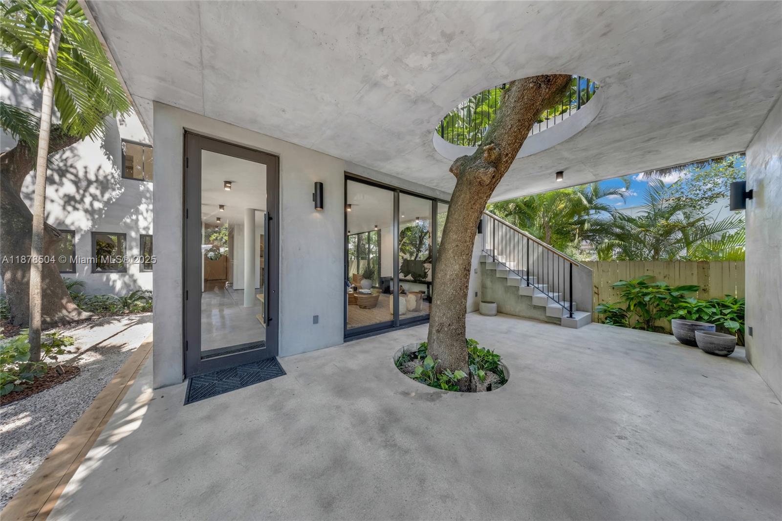1000 NW 9th Ct, Miami FL 33136