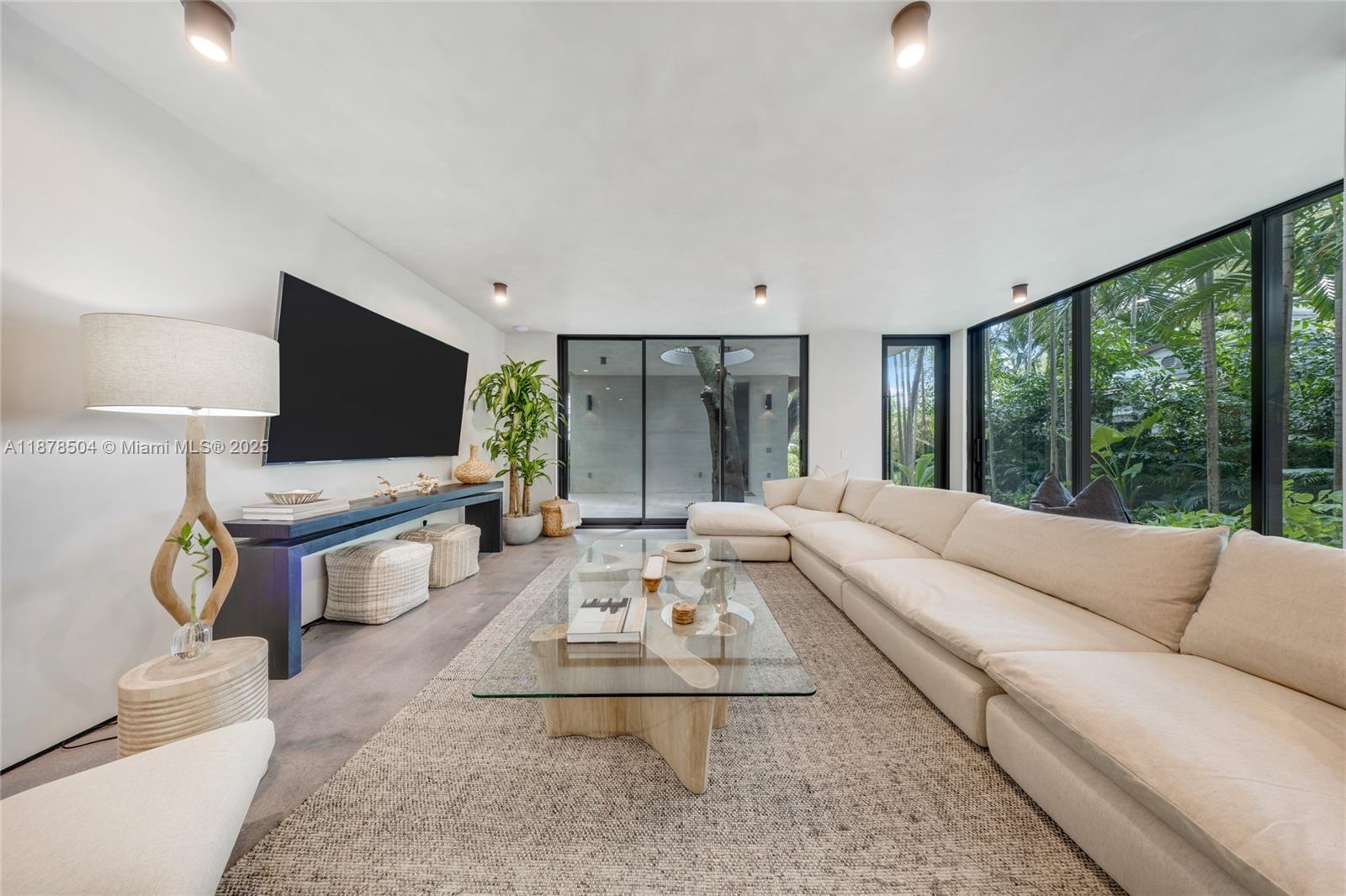 1000 NW 9th Ct, Miami FL 33136