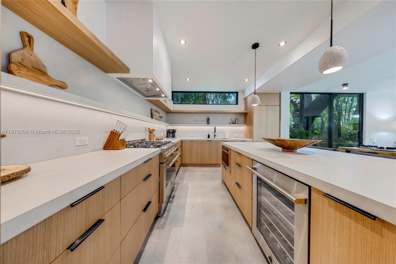 1000 NW 9th Ct, Miami FL 33136