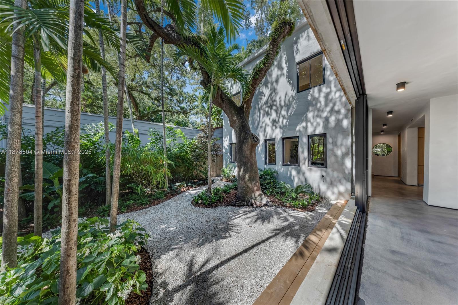 1000 NW 9th Ct, Miami FL 33136