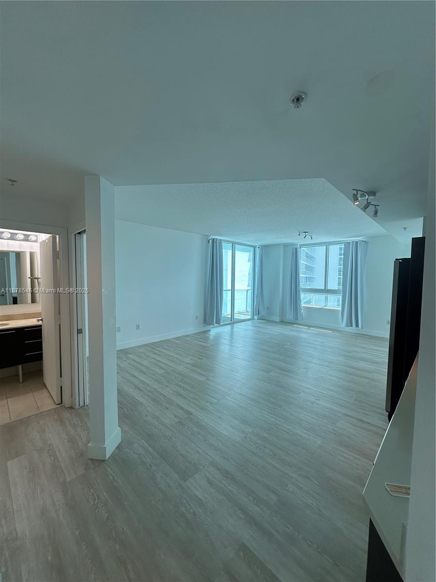 1900 N Bayshore Dr #2305, Miami FL 33132