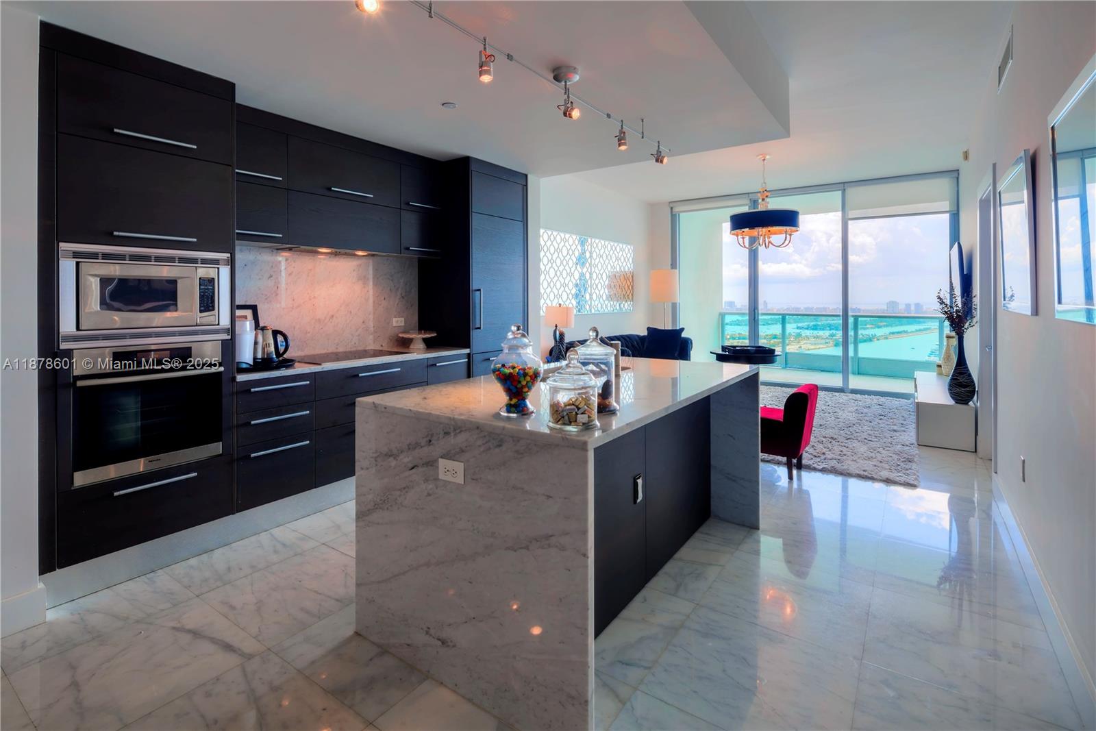 900 Biscayne Blvd #4003, Miami FL 33132