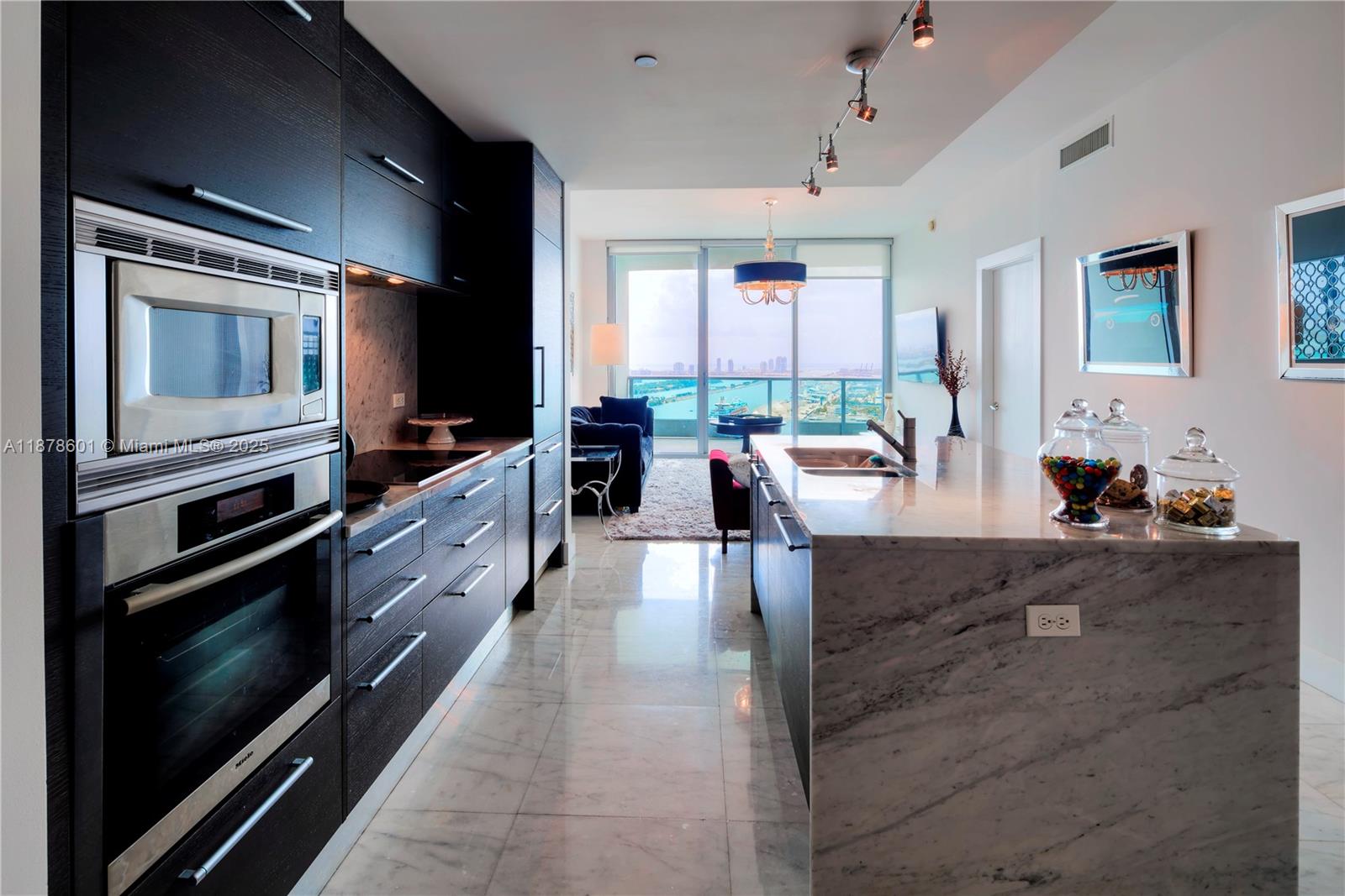900 Biscayne Blvd #4003, Miami FL 33132