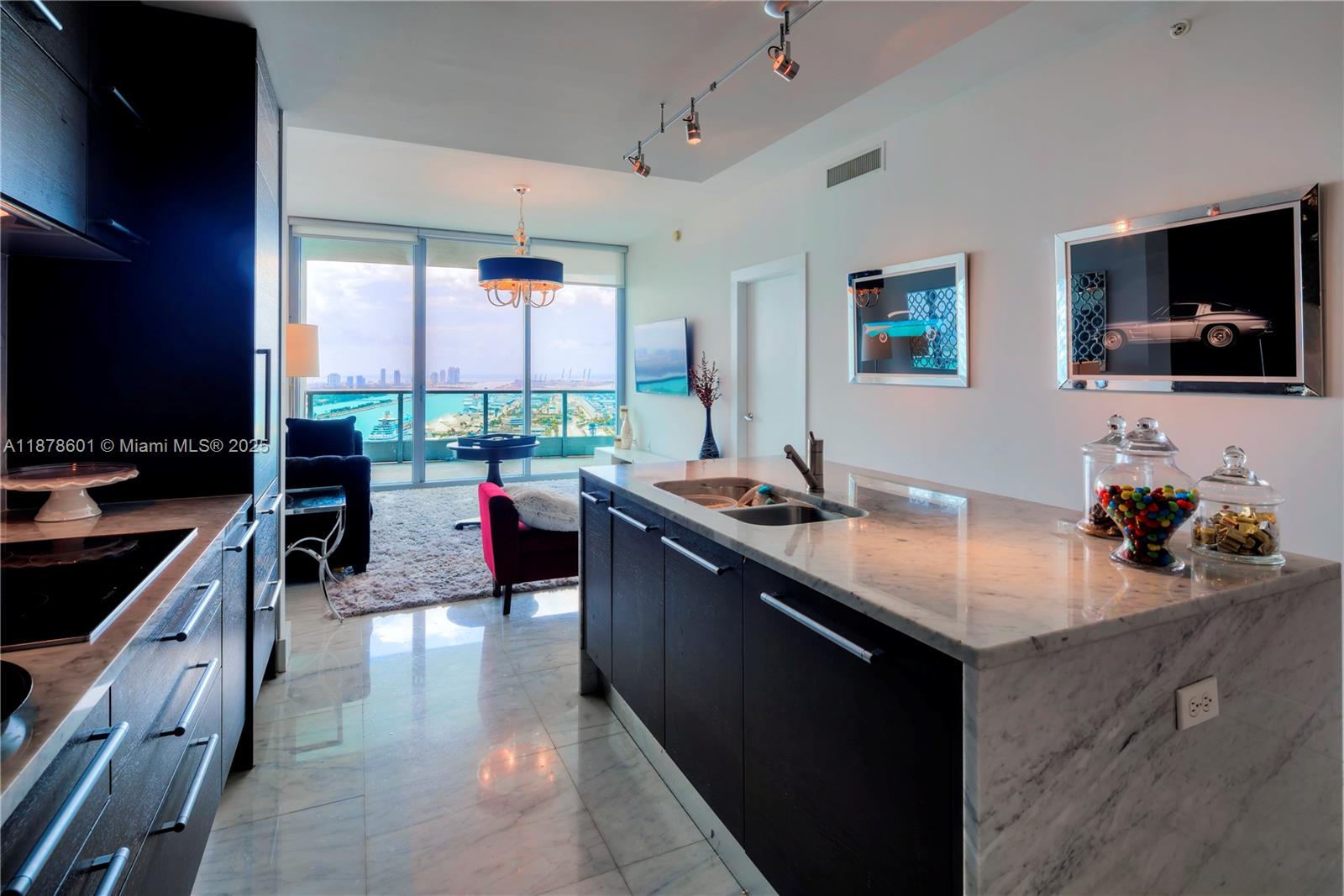 900 Biscayne Blvd #4003, Miami FL 33132