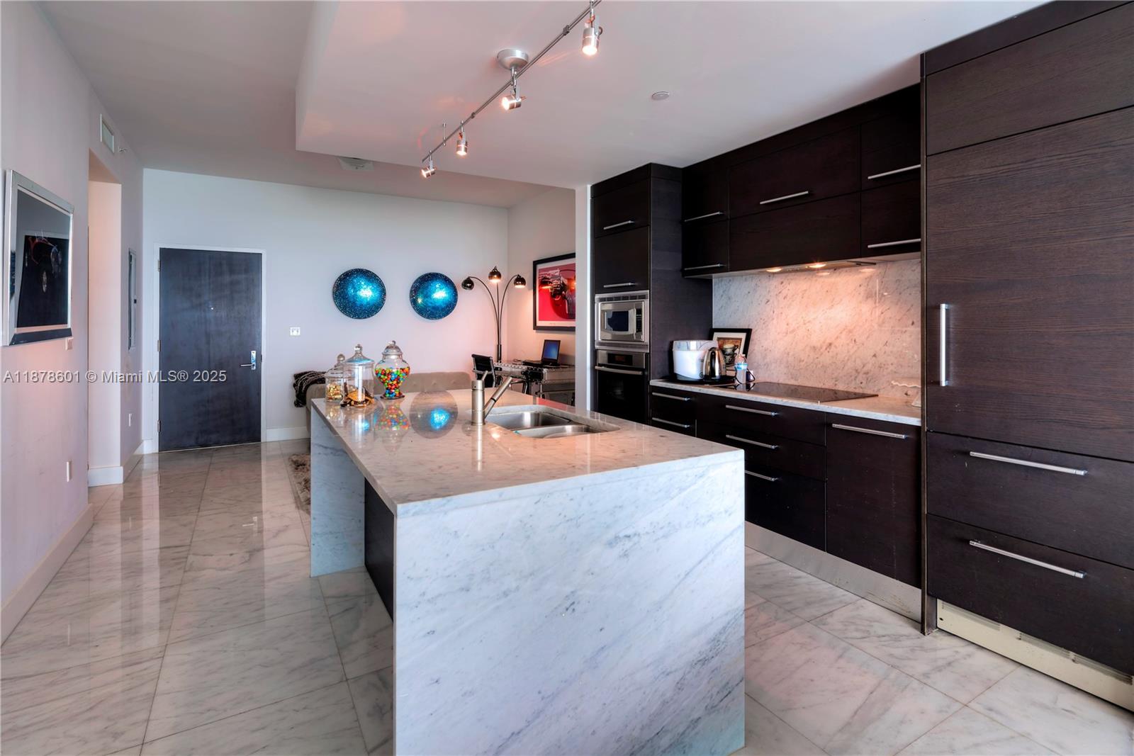 900 Biscayne Blvd #4003, Miami FL 33132