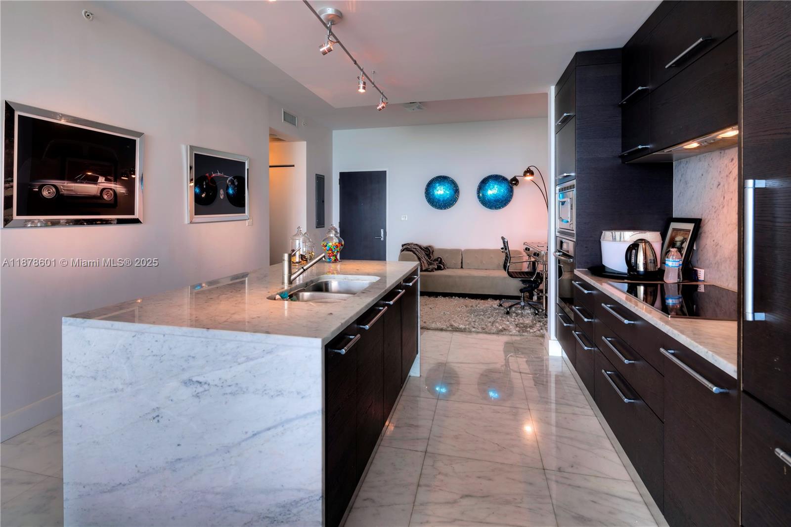 900 Biscayne Blvd #4003, Miami FL 33132