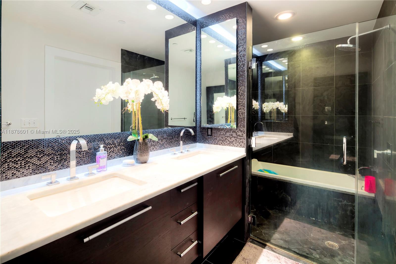 900 Biscayne Blvd #4003, Miami FL 33132