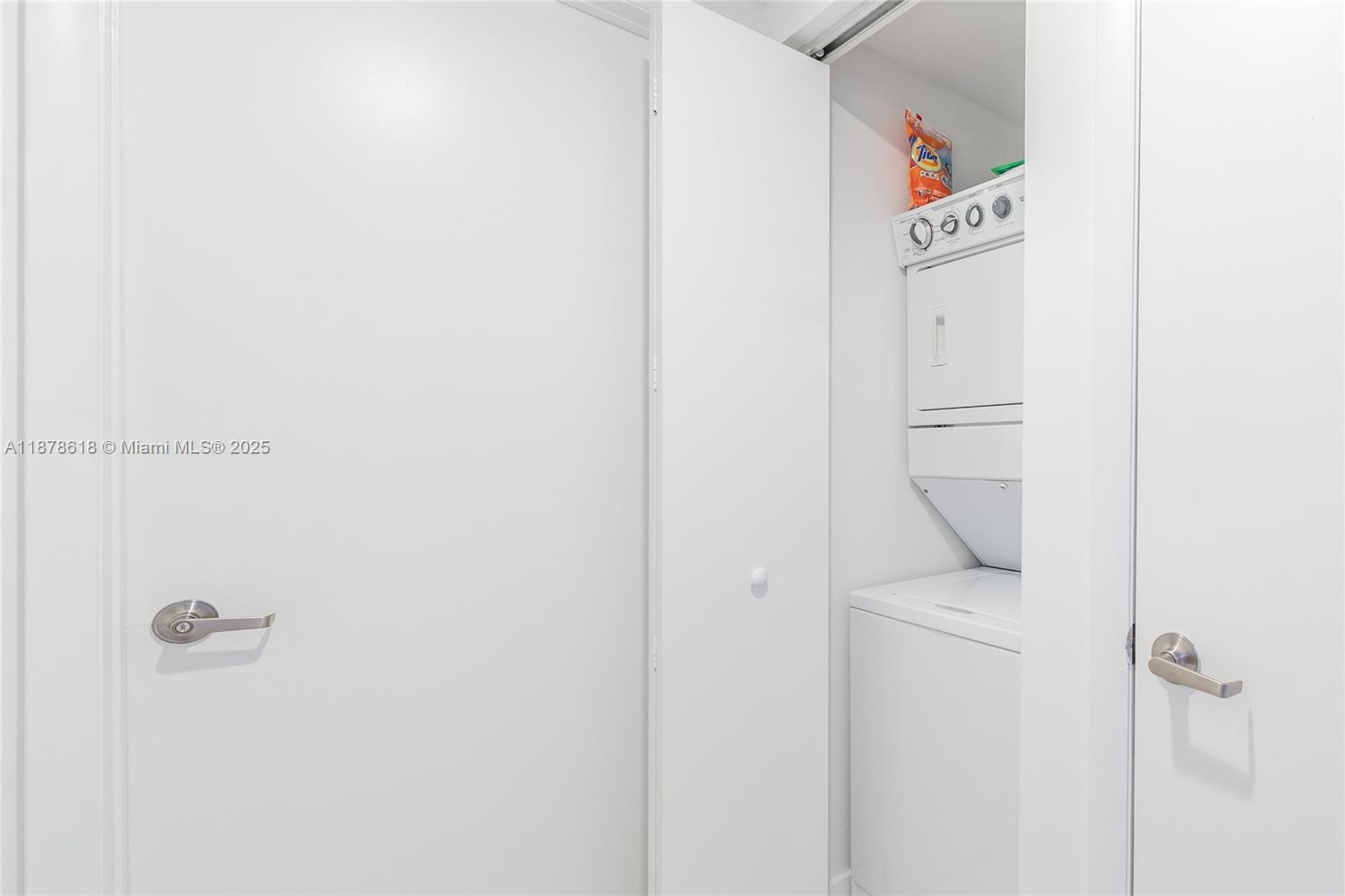 485 Brickell Ave #1601, Miami FL 33131