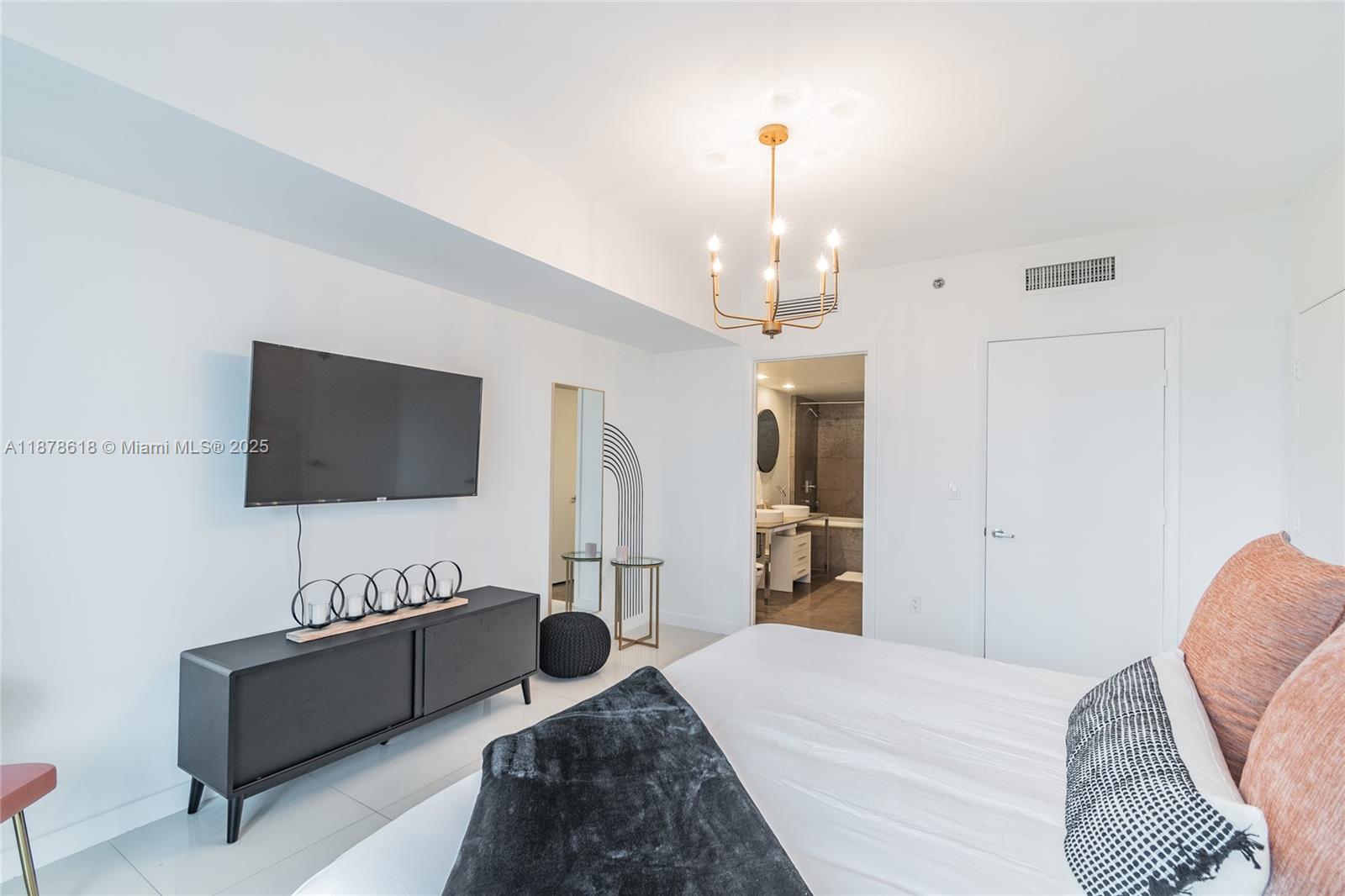 485 Brickell Ave #1601, Miami FL 33131