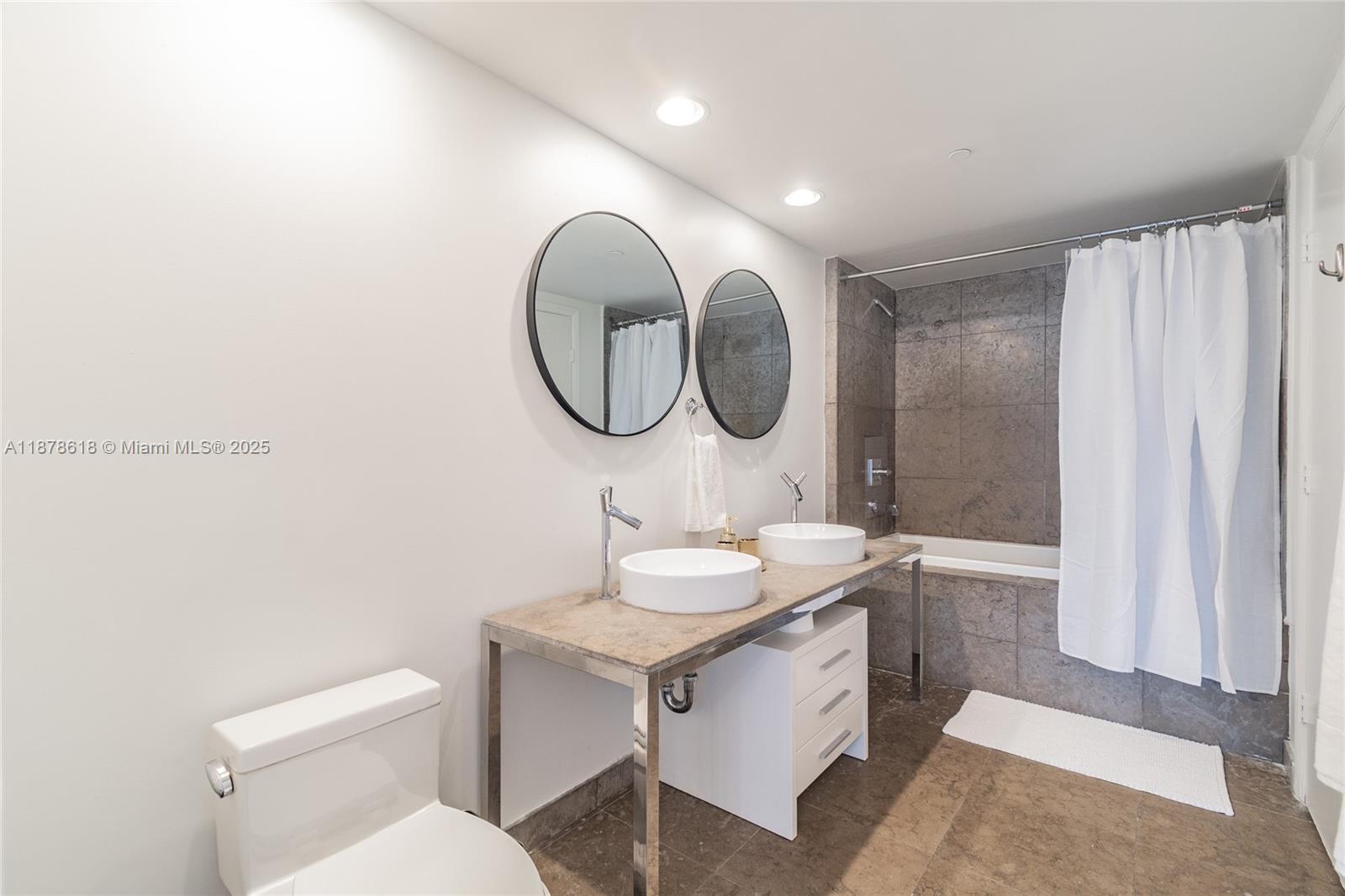 485 Brickell Ave #1601, Miami FL 33131