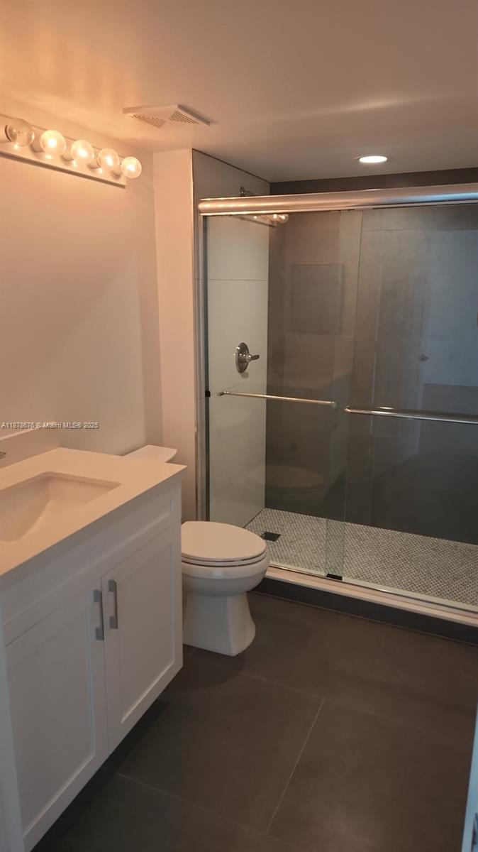 1155 Brickell Bay Dr #2405, Miami FL 33131