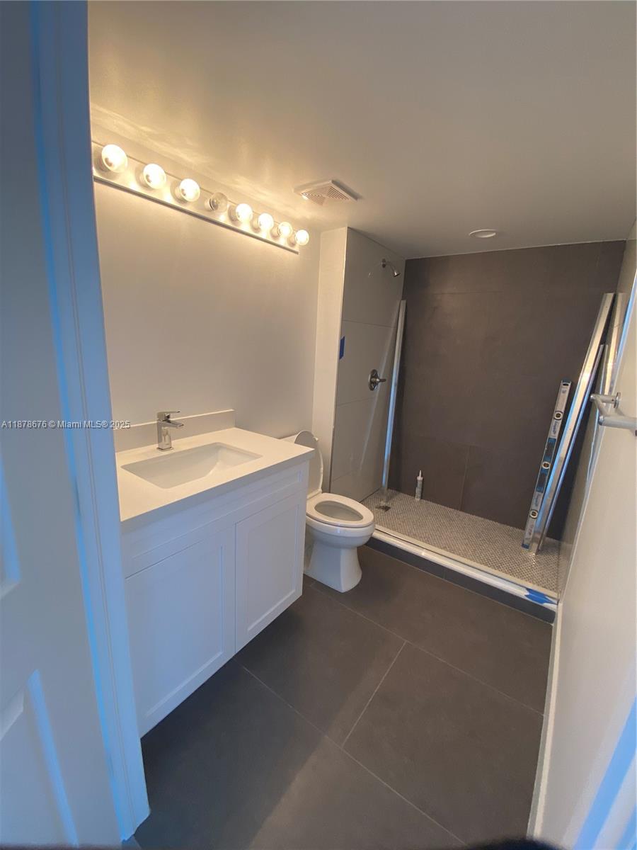 1155 Brickell Bay Dr #2405, Miami FL 33131