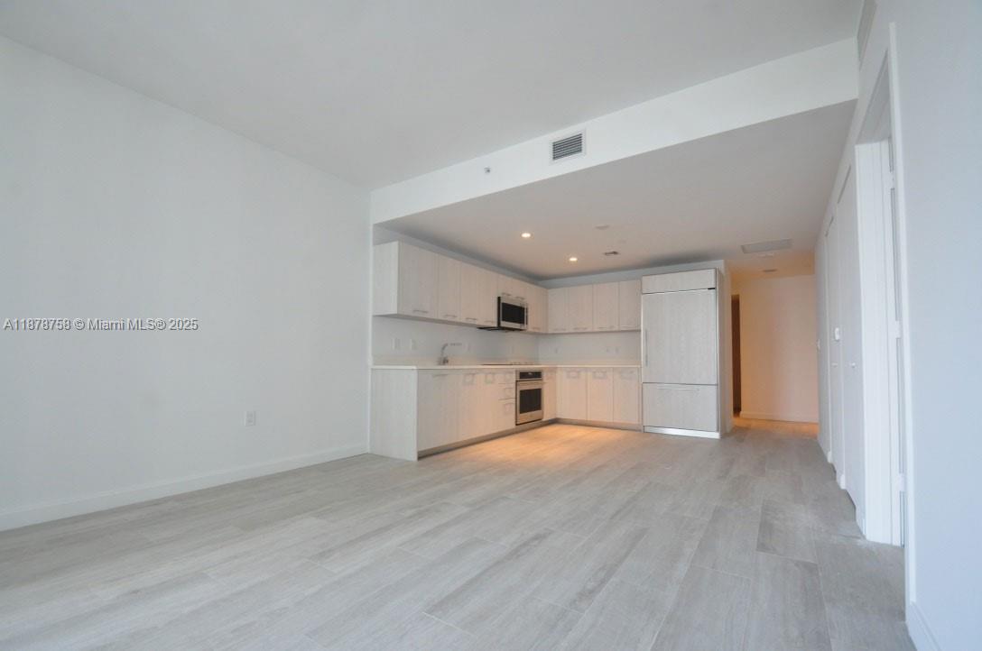 55 SW 9th St #2810, Miami FL 33130
