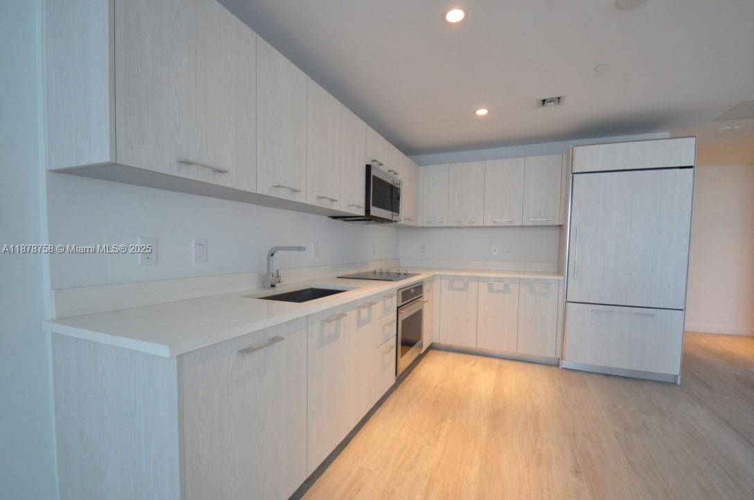 55 SW 9th St #2810, Miami FL 33130