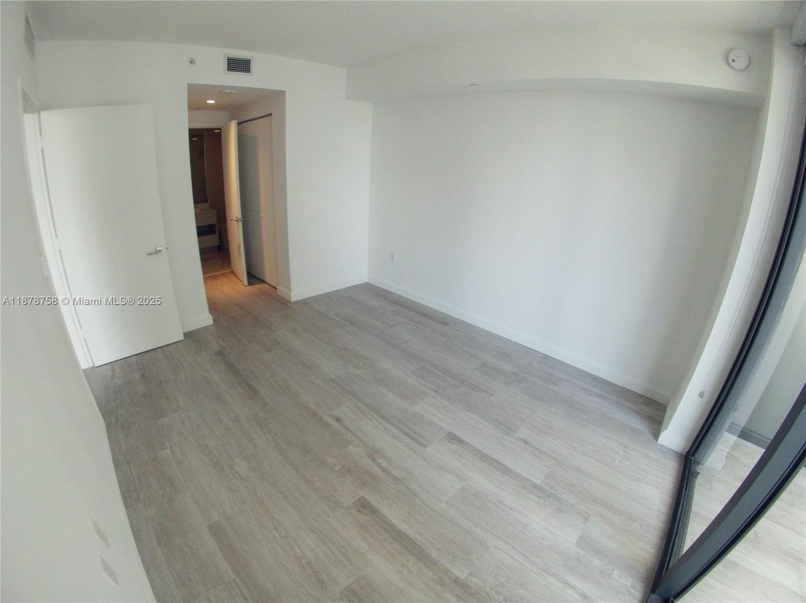 55 SW 9th St #2810, Miami FL 33130
