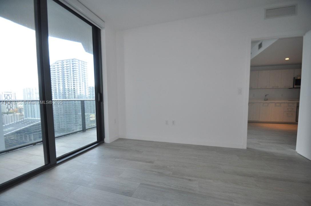55 SW 9th St #2810, Miami FL 33130