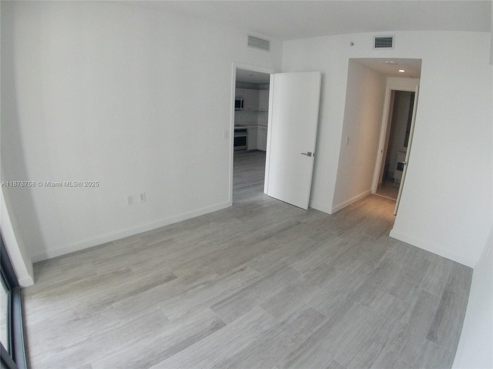 55 SW 9th St #2810, Miami FL 33130