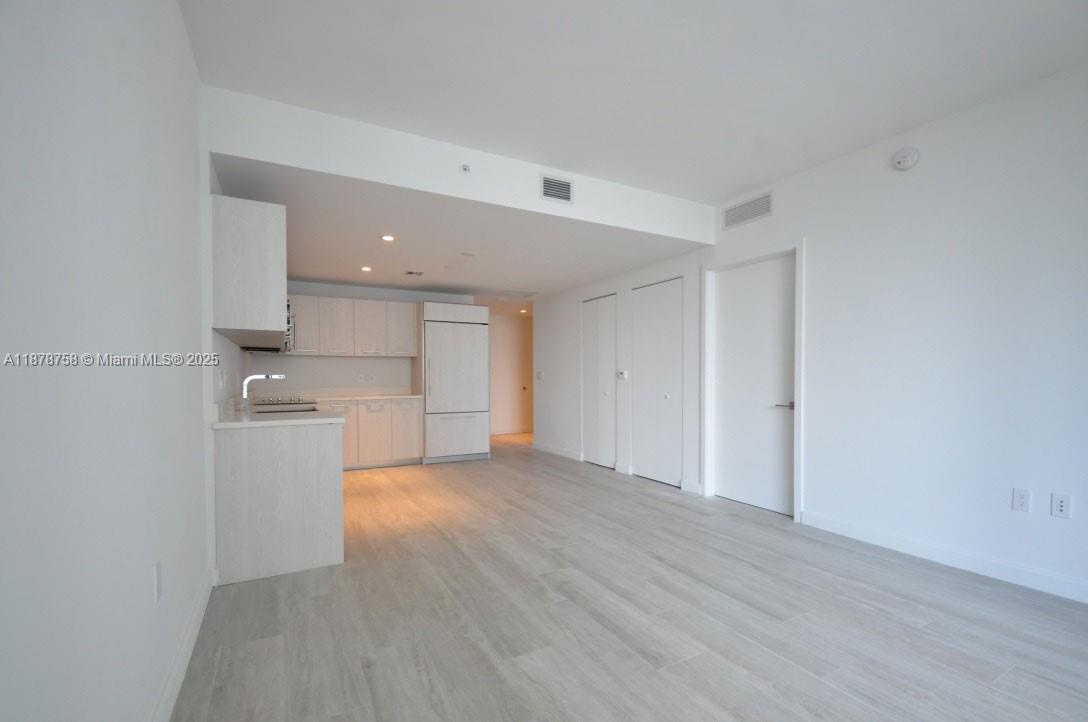 55 SW 9th St #2810, Miami FL 33130