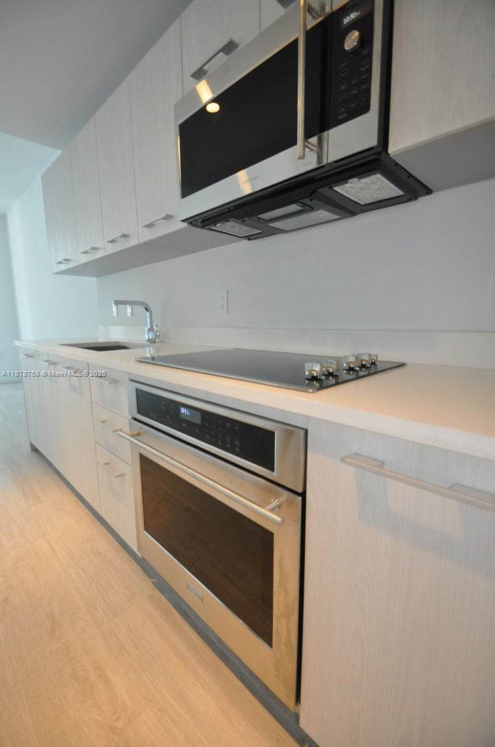 55 SW 9th St #2810, Miami FL 33130