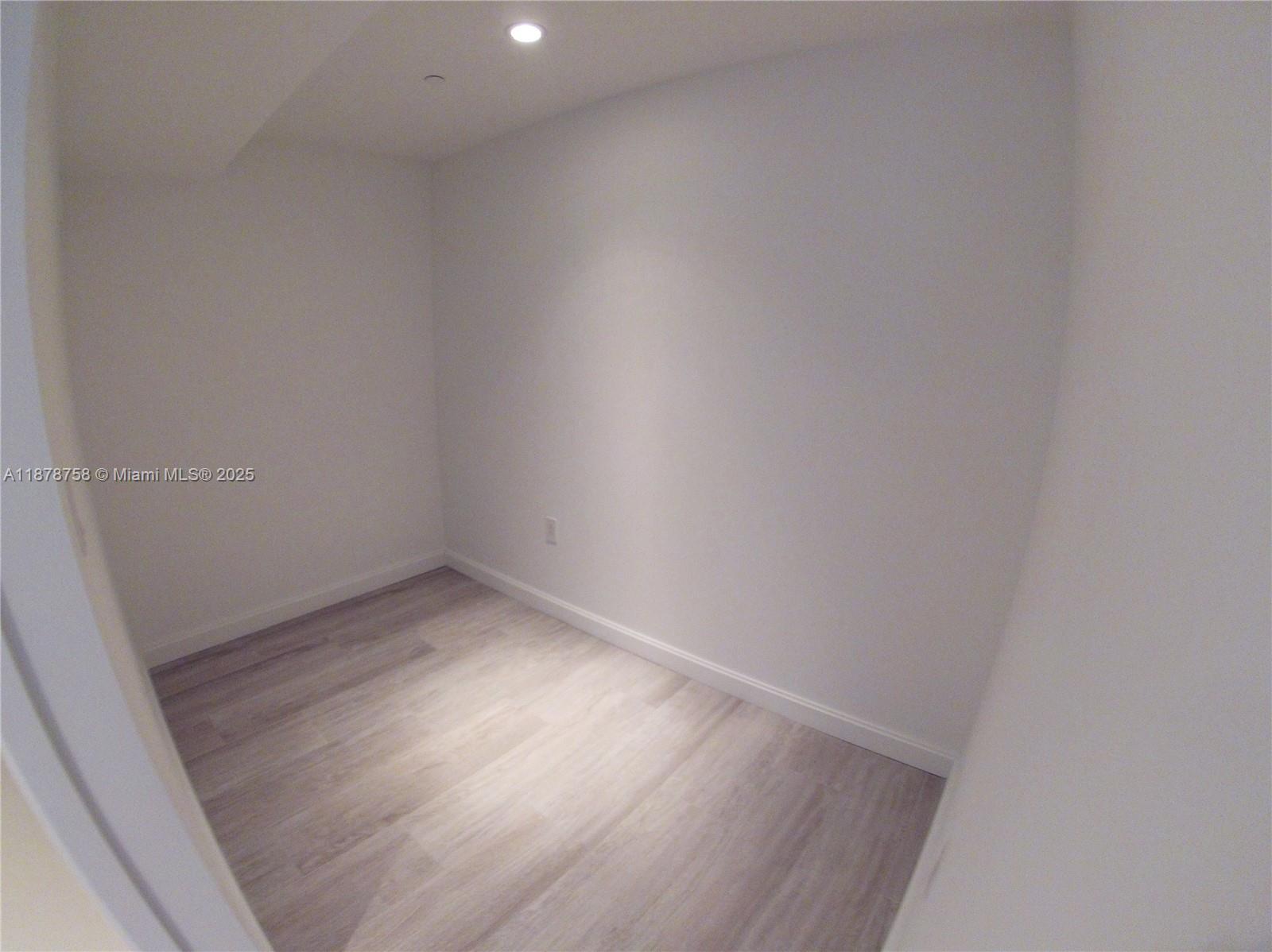 55 SW 9th St #2810, Miami FL 33130
