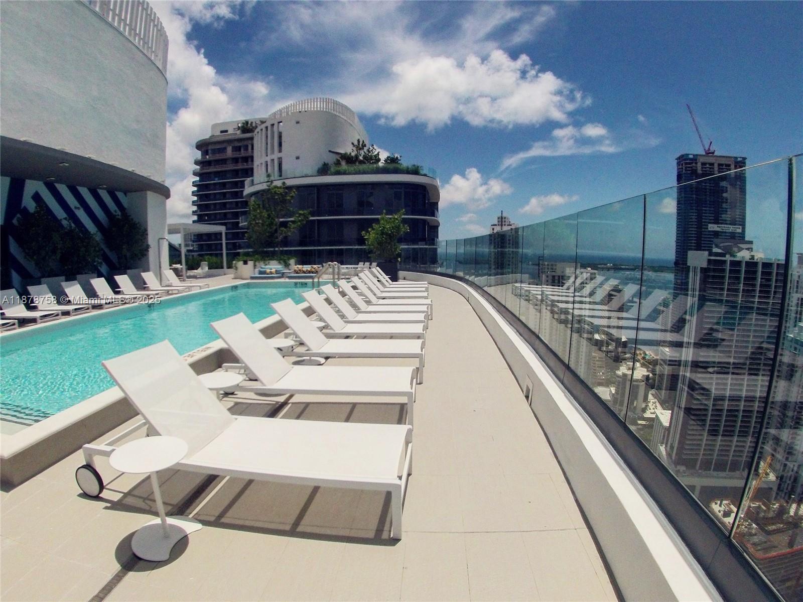 55 SW 9th St #2810, Miami FL 33130
