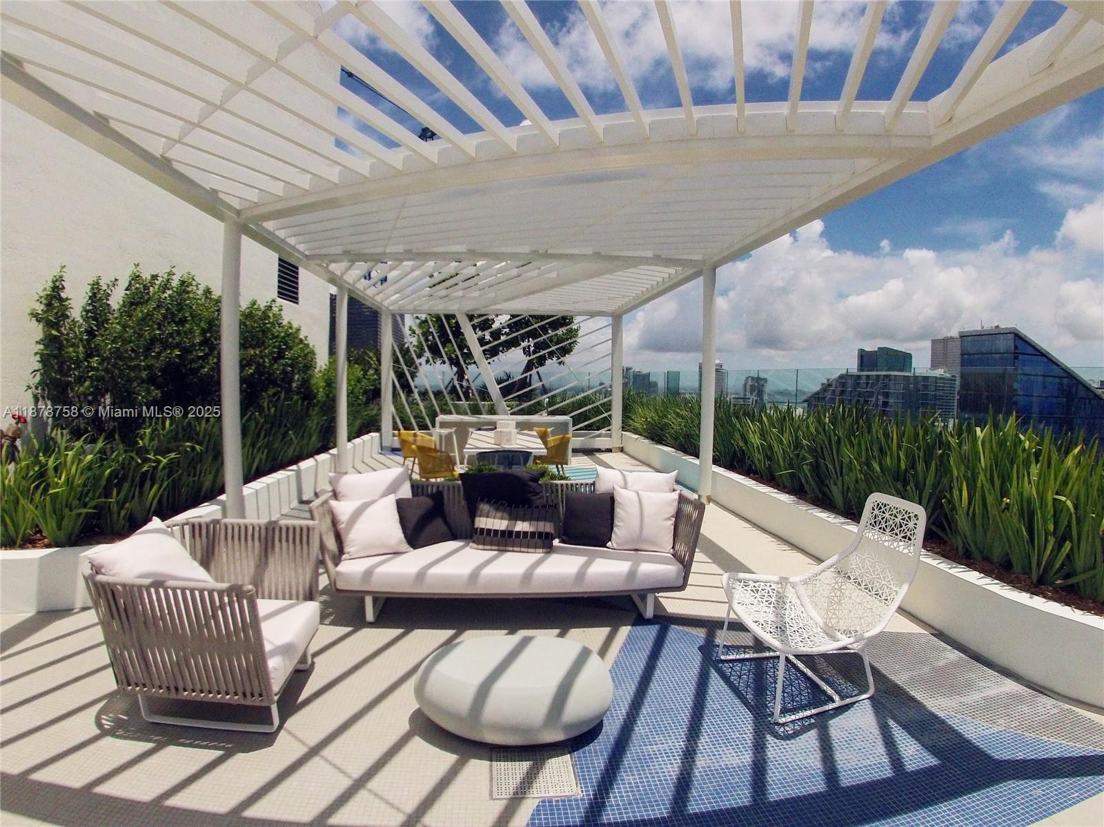 55 SW 9th St #2810, Miami FL 33130