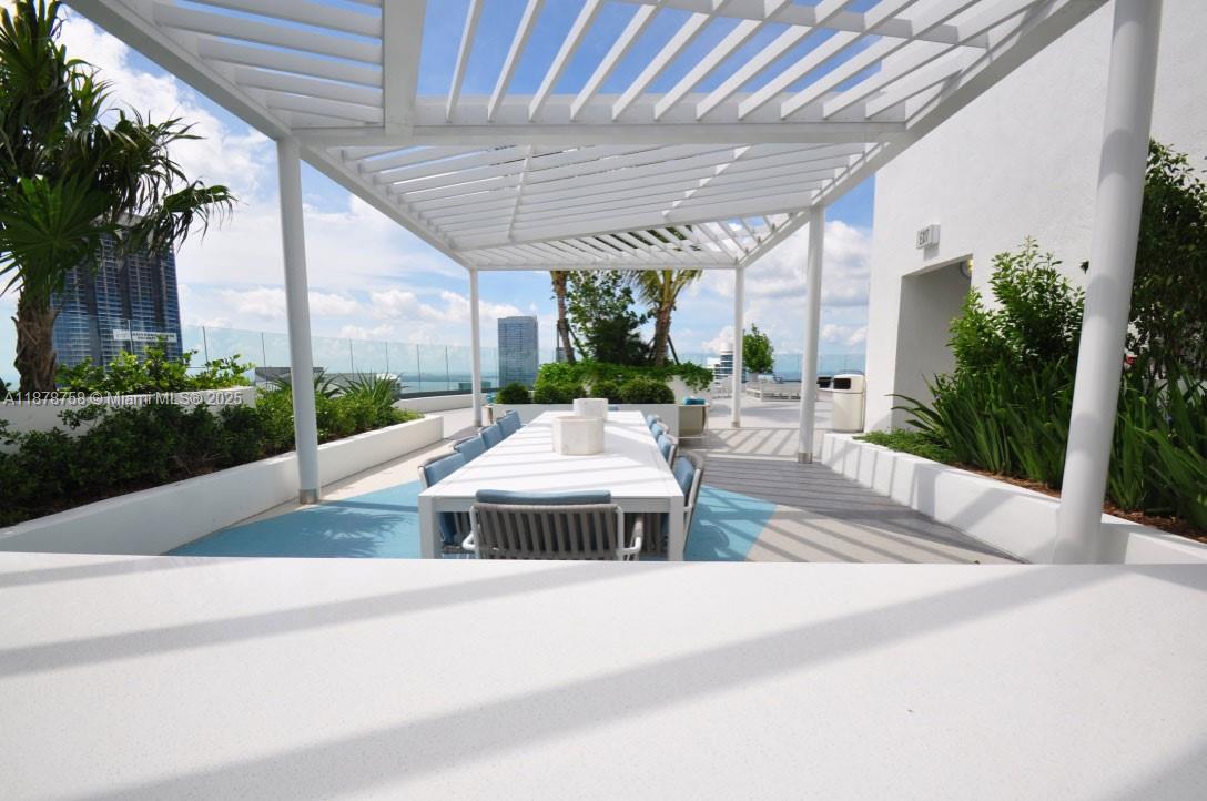 55 SW 9th St #2810, Miami FL 33130