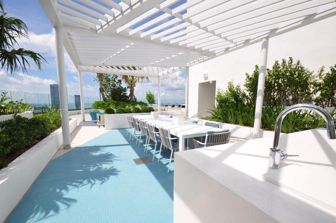 55 SW 9th St #2810, Miami FL 33130