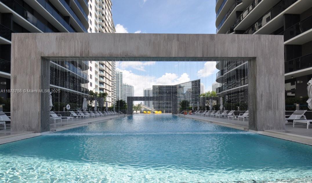 55 SW 9th St #2810, Miami FL 33130