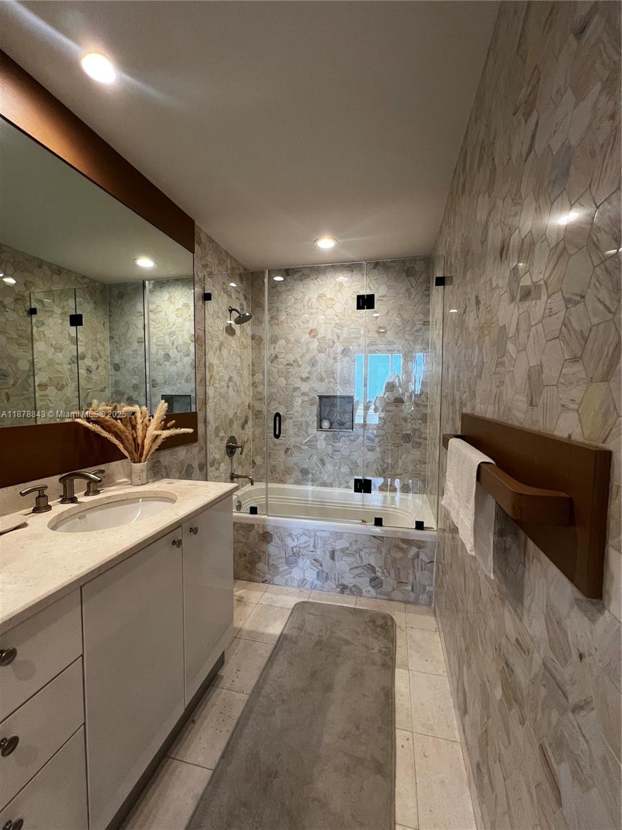 901 Brickell Key Blvd #3702, Miami FL 33131