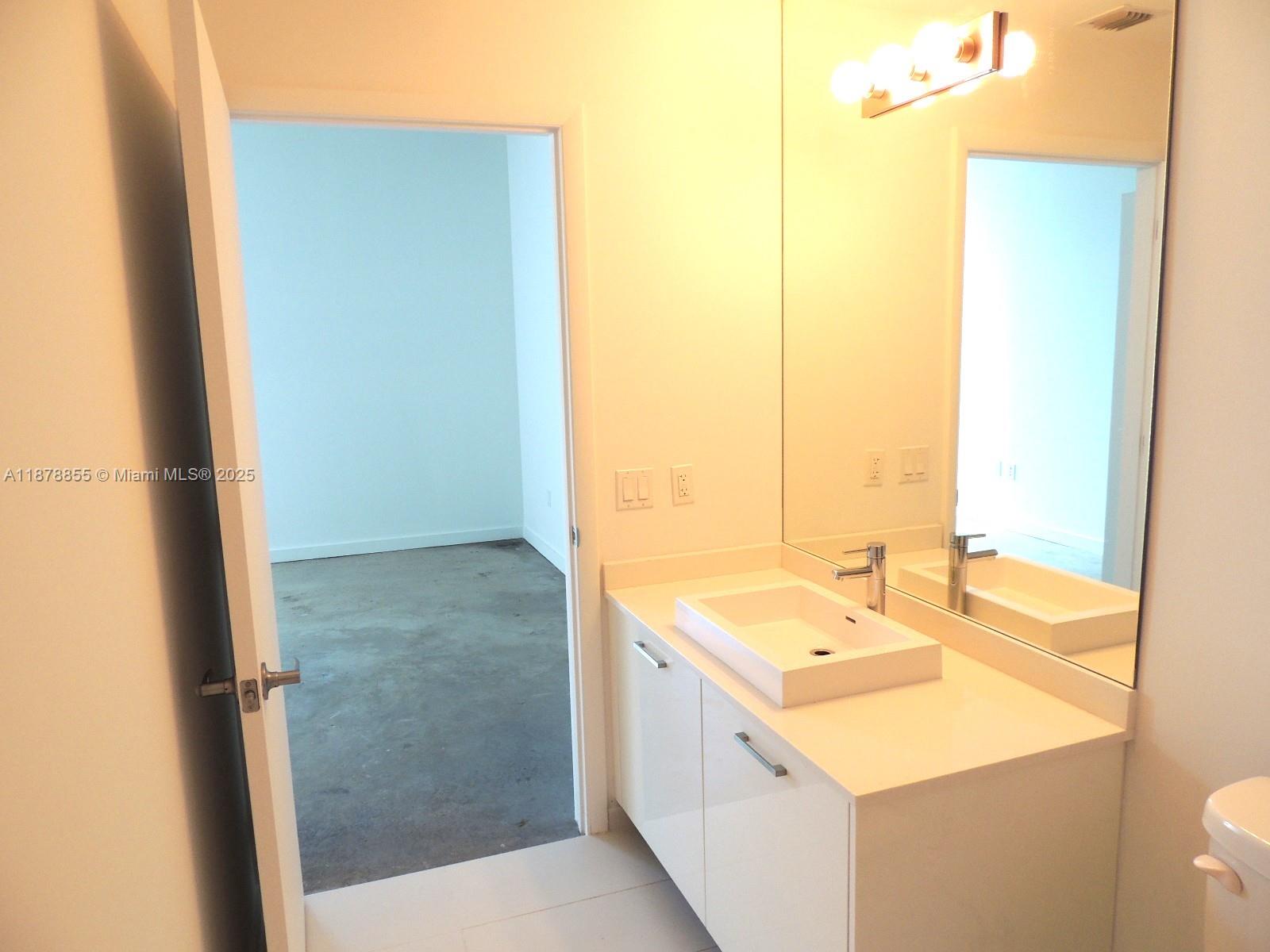 151 SE 1st St #3301, Miami FL 33131