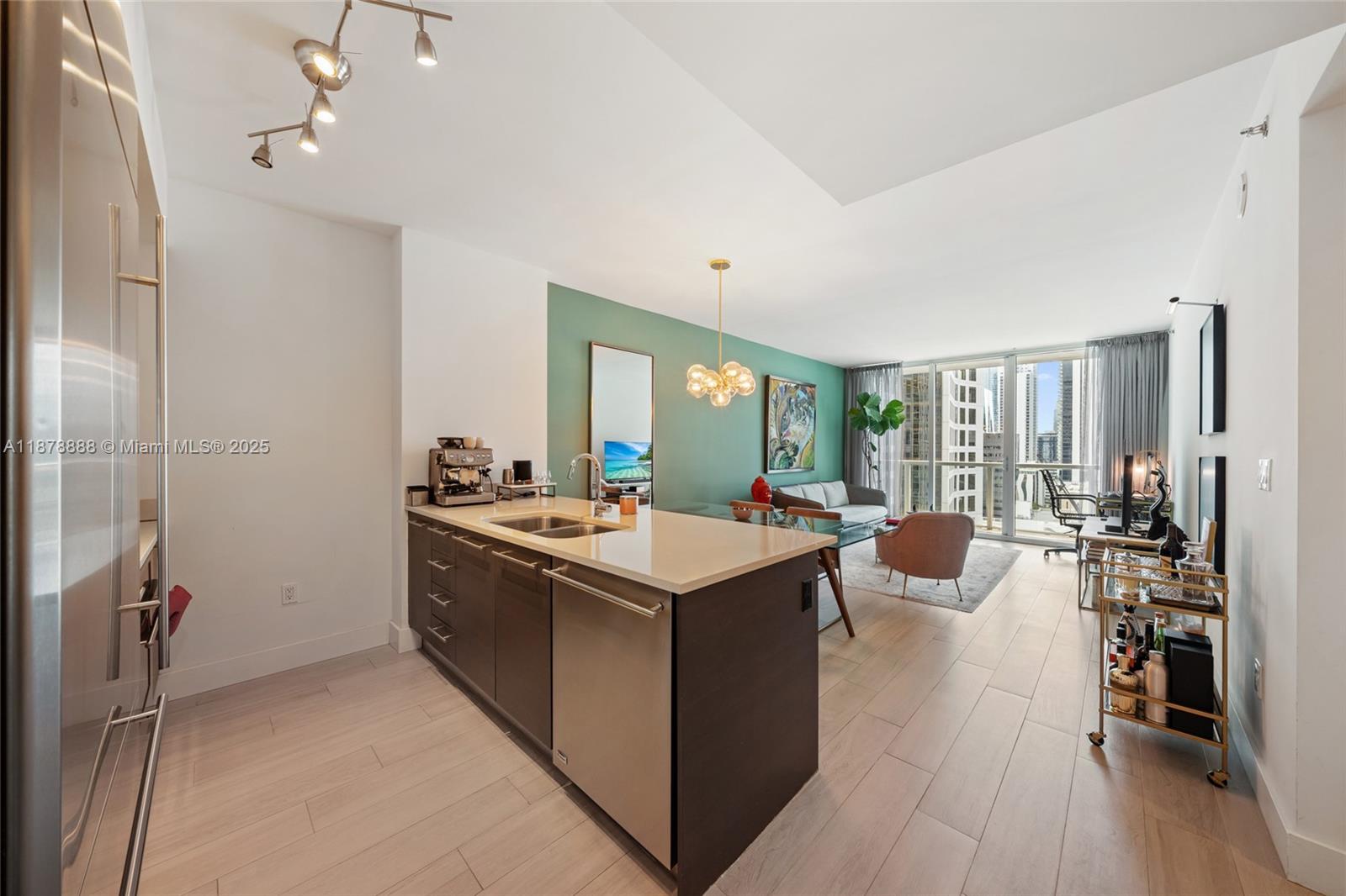 55 SE 6th St #1908, Miami FL 33131